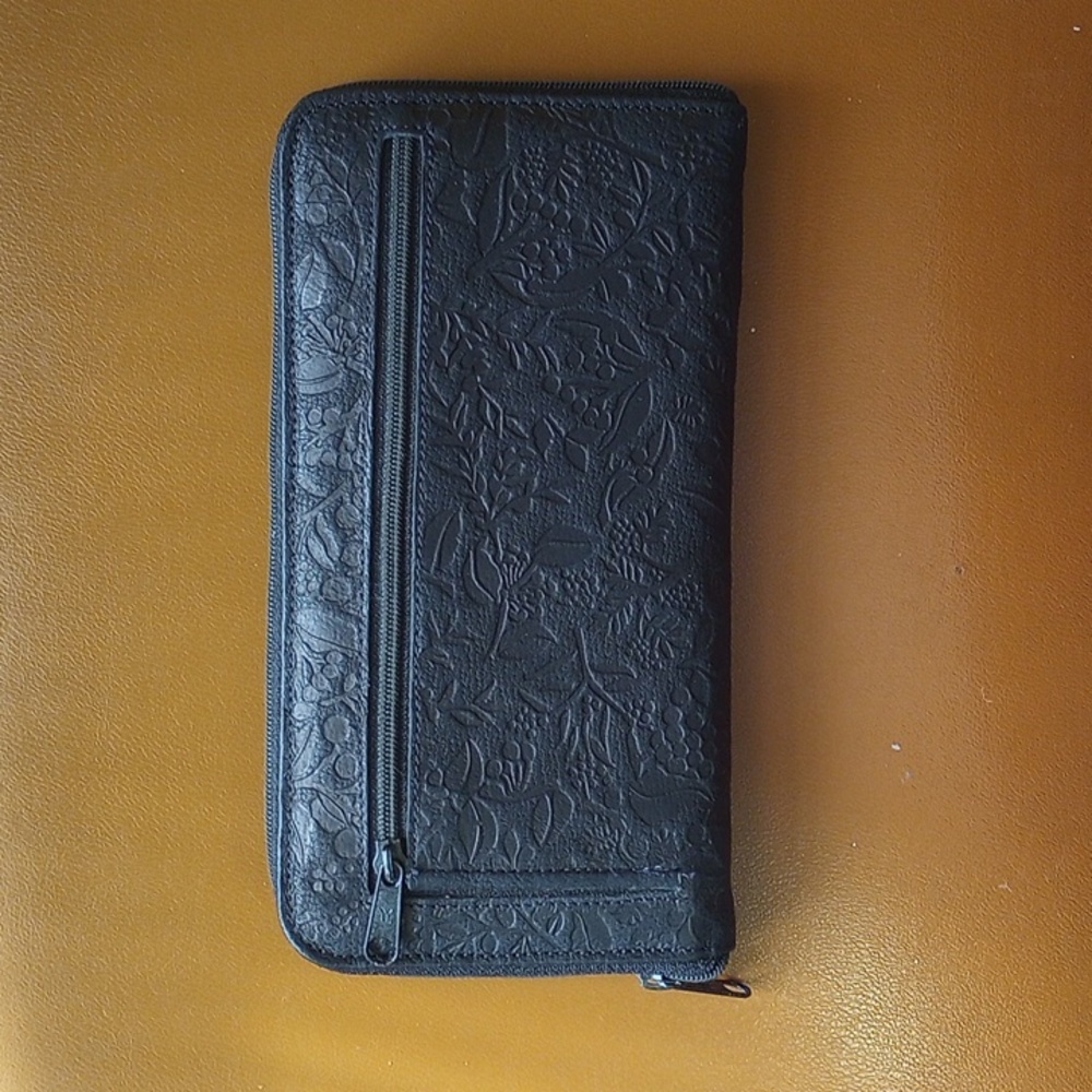 NEW Mundi black leather brocade wallet w/ zip compartments & credit card slots